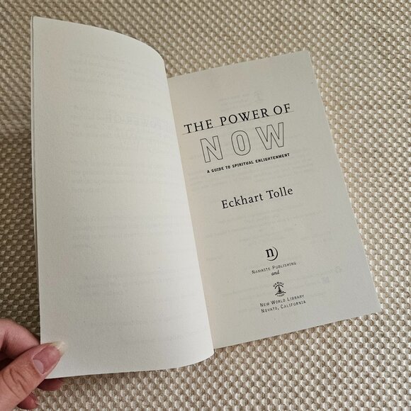 4/$40 2004 - The power of now - Eckart Tolle - Paperback - Picture 2 of 7